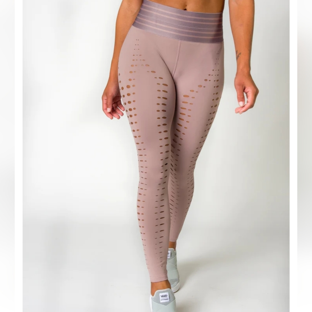 🌻NWT BELOFORTE Lennox Legging